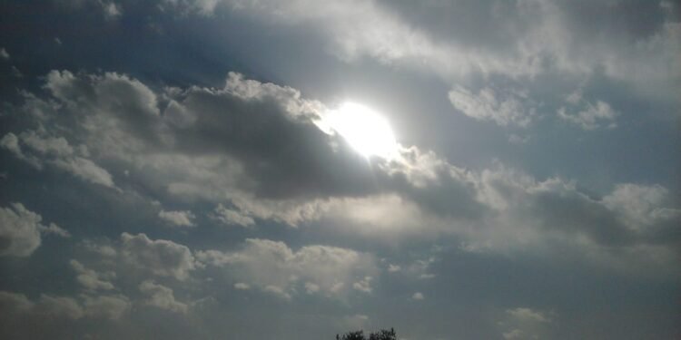 Dec. 25 Forecast: Cloudy Christmas Day Across Southern Ontario, Snow Holds Off cloudy day 01 1024x576