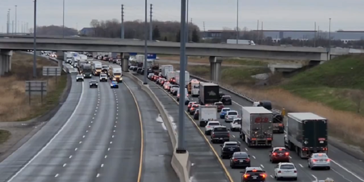 traffic jam om highway hwy 401 crash polce brock street whitby