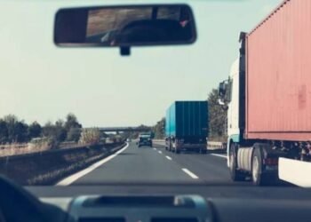 trucks on highway 1024x461