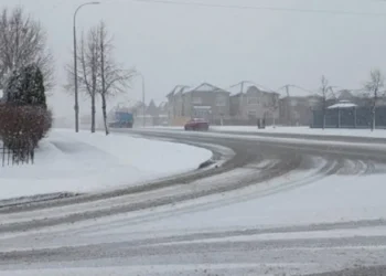 snow slush icy road winter e1762693241262